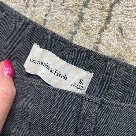 Abercrombie and Fitch grey houndstooth trousers - Picture 2 of 4